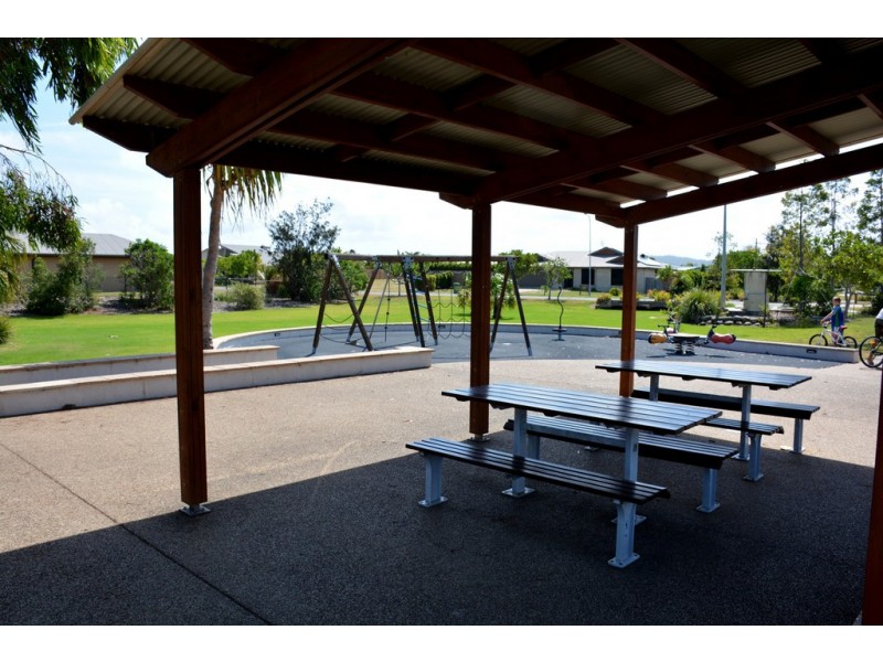 17 Spinnaker Drive, Mulambin QLD 4703
