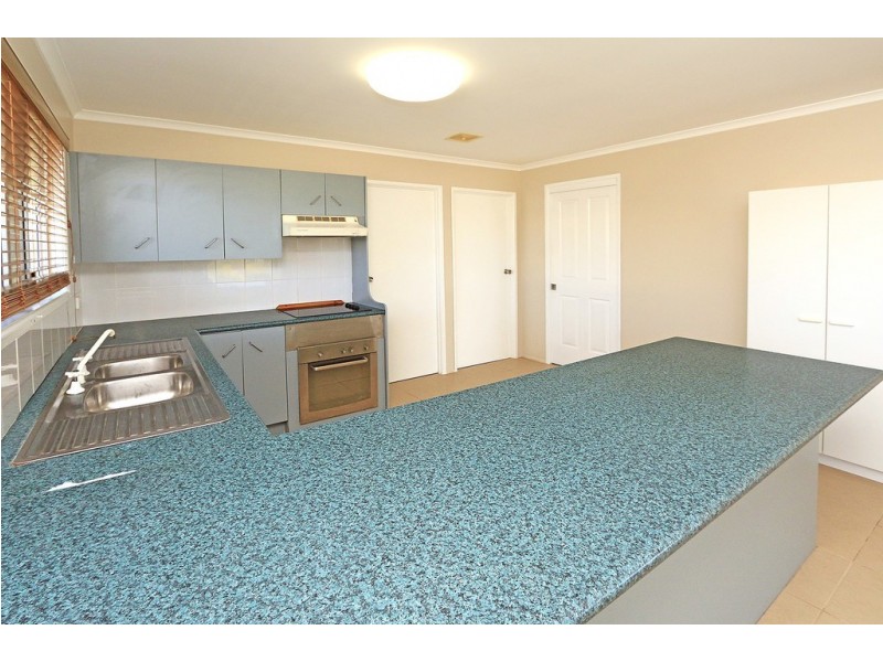 6 Schofield Parade, Keppel Sands QLD 4702