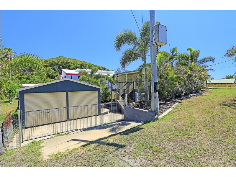 6 Schofield Parade, Keppel Sands QLD 4702