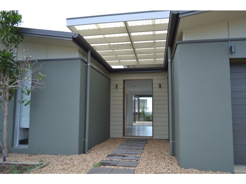 33 Cocoanut Point Drive, Zilzie QLD 4710