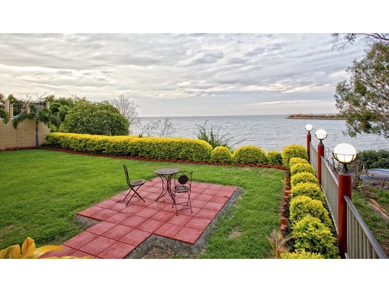 9 Prospect Street, Rosslyn QLD 4703