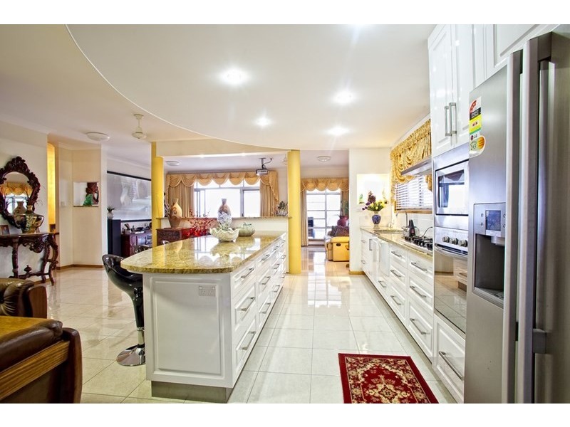 9 Prospect Street, Rosslyn QLD 4703