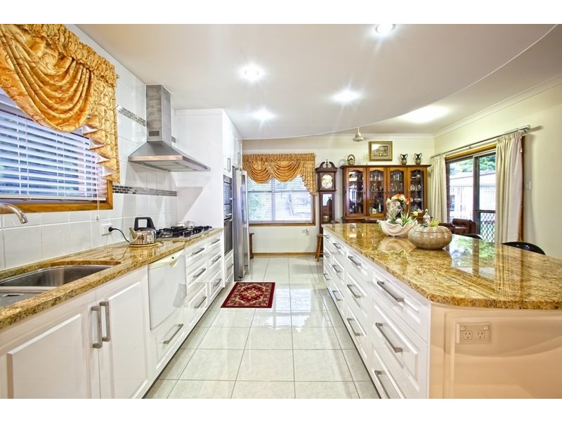 9 Prospect Street, Rosslyn QLD 4703