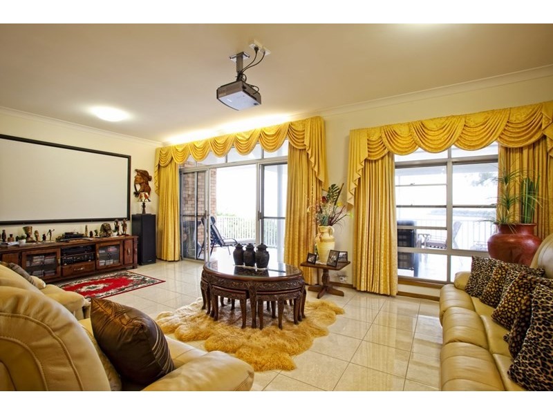 9 Prospect Street, Rosslyn QLD 4703