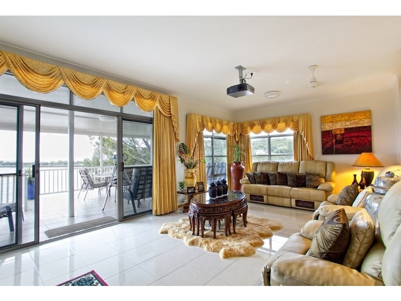 9 Prospect Street, Rosslyn QLD 4703