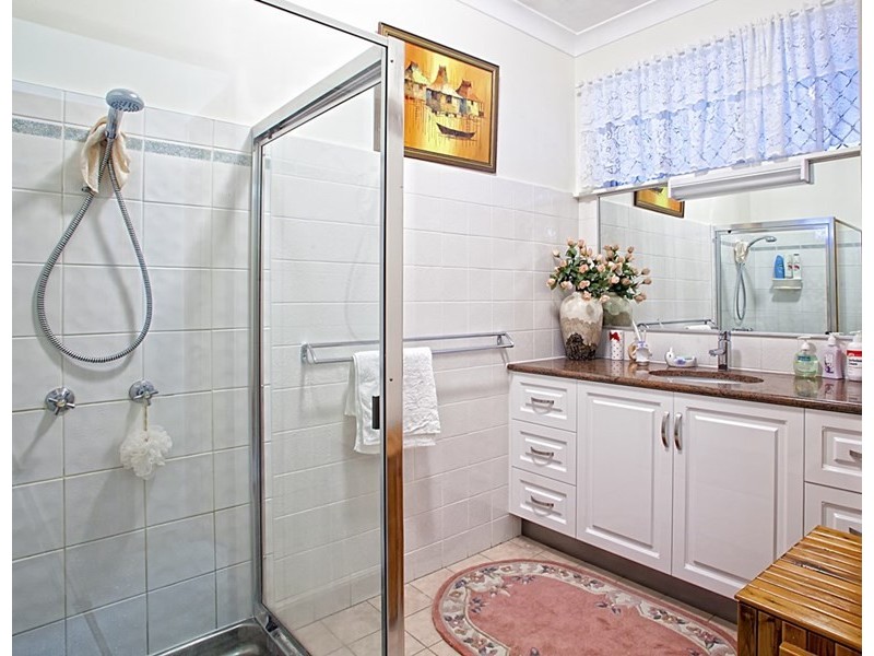 9 Prospect Street, Rosslyn QLD 4703