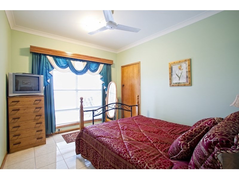 9 Prospect Street, Rosslyn QLD 4703