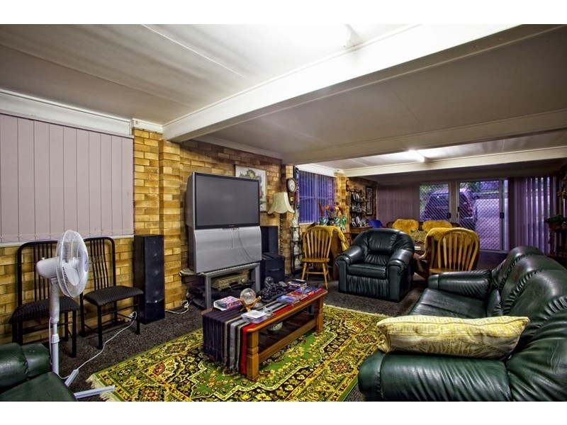 9 Prospect Street, Rosslyn QLD 4703