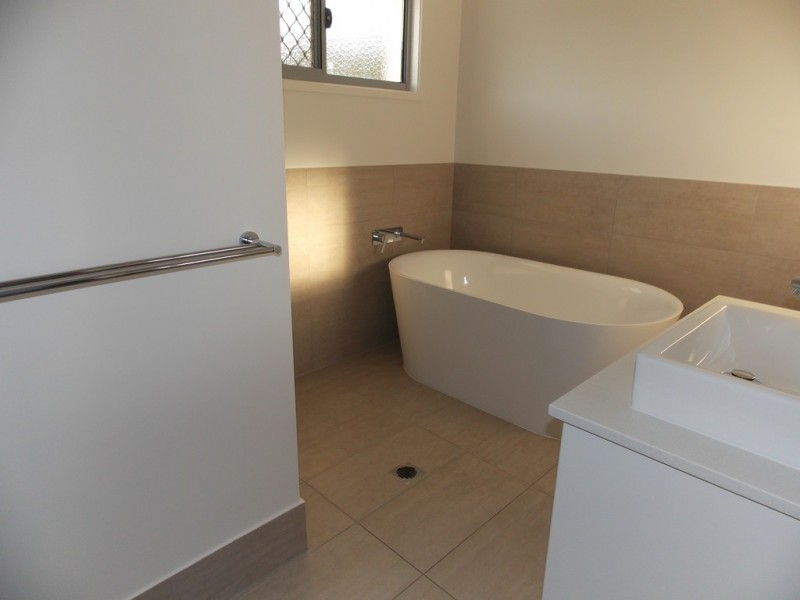 2/39 Cedar Avenue TENANT APPROVED, Taranganba QLD 4703