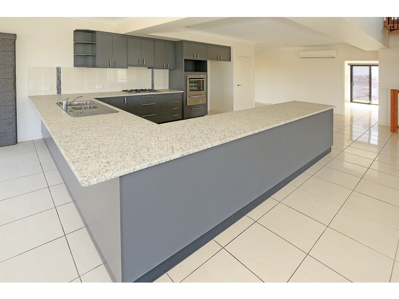 15 Discovery Crescent, Rosslyn QLD 4703