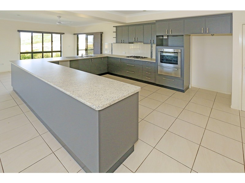 15 Discovery Crescent, Rosslyn QLD 4703