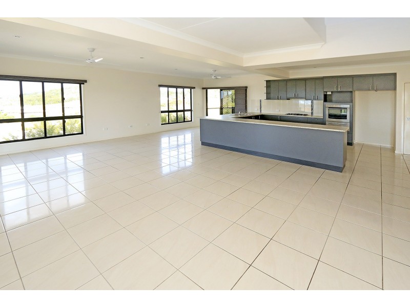 15 Discovery Crescent, Rosslyn QLD 4703