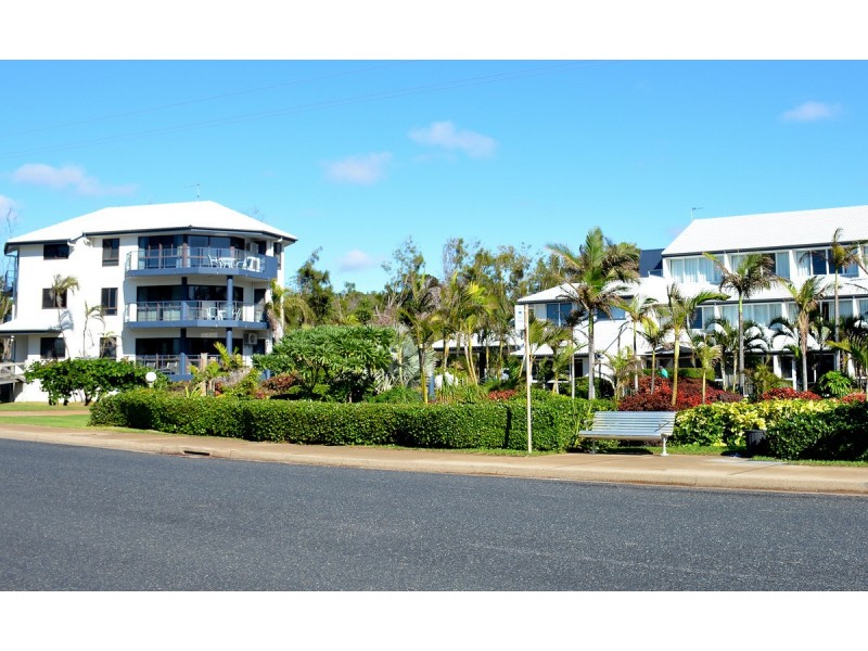 304/34-48 Vin E Jones Memorial Dve, Rosslyn QLD 4703