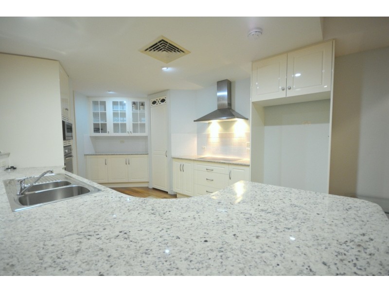 2/12-14 Breakwater Drive, Rosslyn QLD 4703
