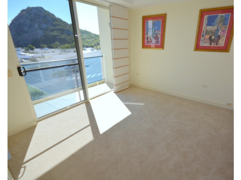 2/12-14 Breakwater Drive, Rosslyn QLD 4703