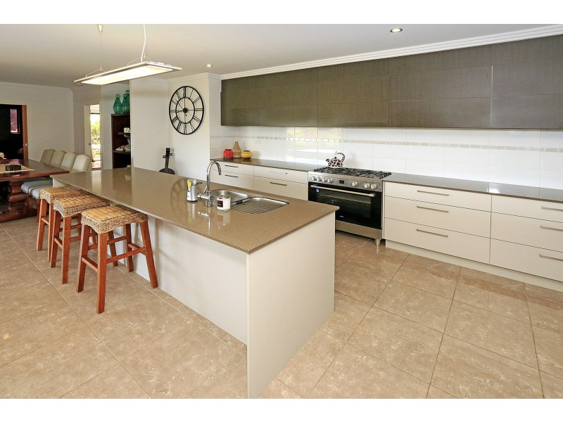 1 Solomon Crescent, Pacific Heights QLD 4703