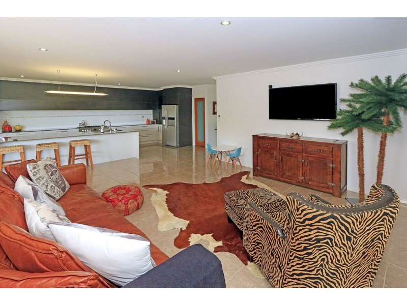 1 Solomon Crescent, Pacific Heights QLD 4703