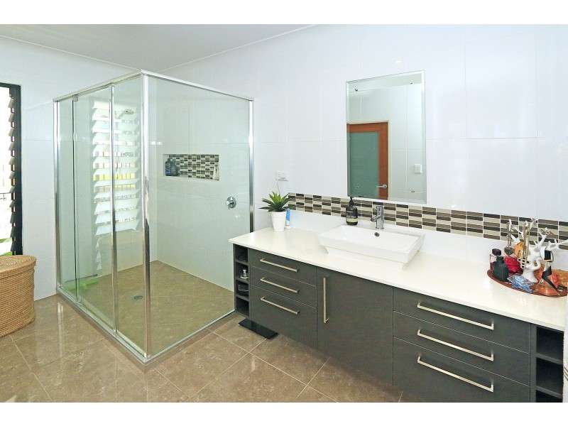 1 Solomon Crescent, Pacific Heights QLD 4703