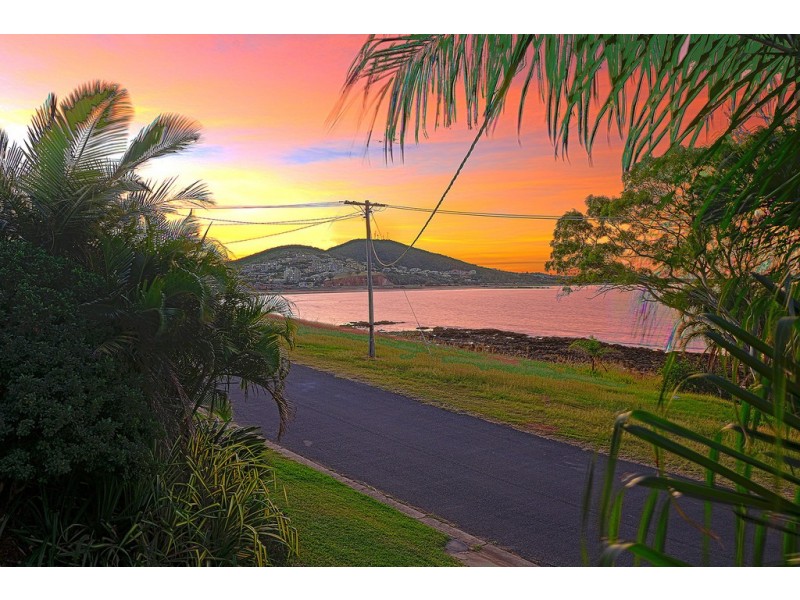 20 Ocean Parade, Cooee Bay QLD 4703