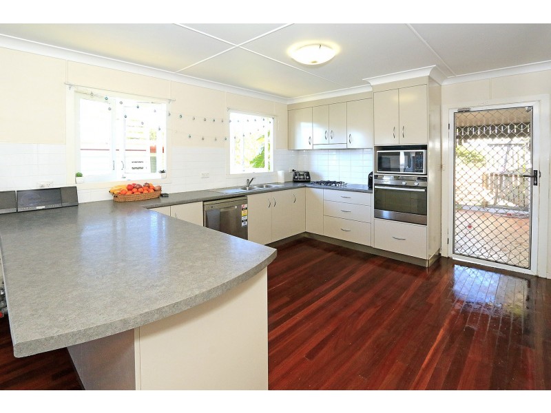 20 Ocean Parade, Cooee Bay QLD 4703