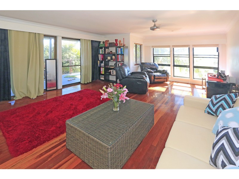 20 Ocean Parade, Cooee Bay QLD 4703