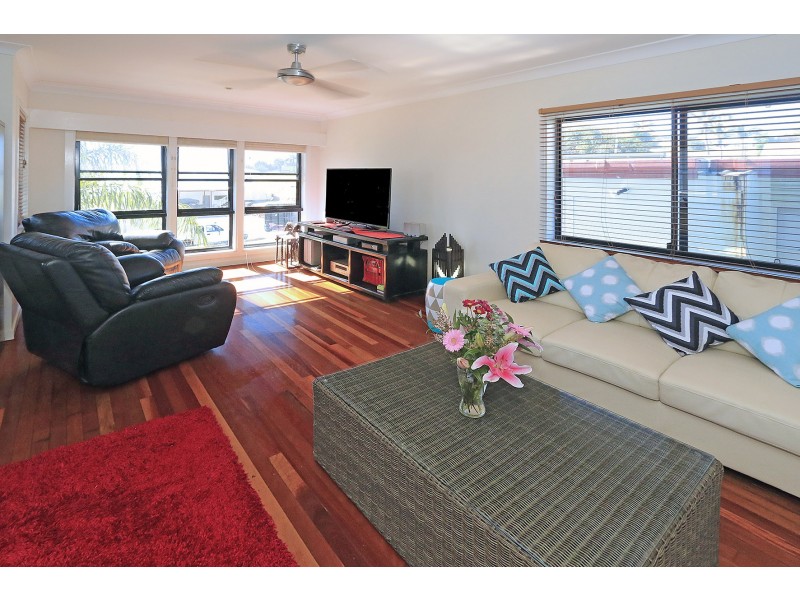 20 Ocean Parade, Cooee Bay QLD 4703