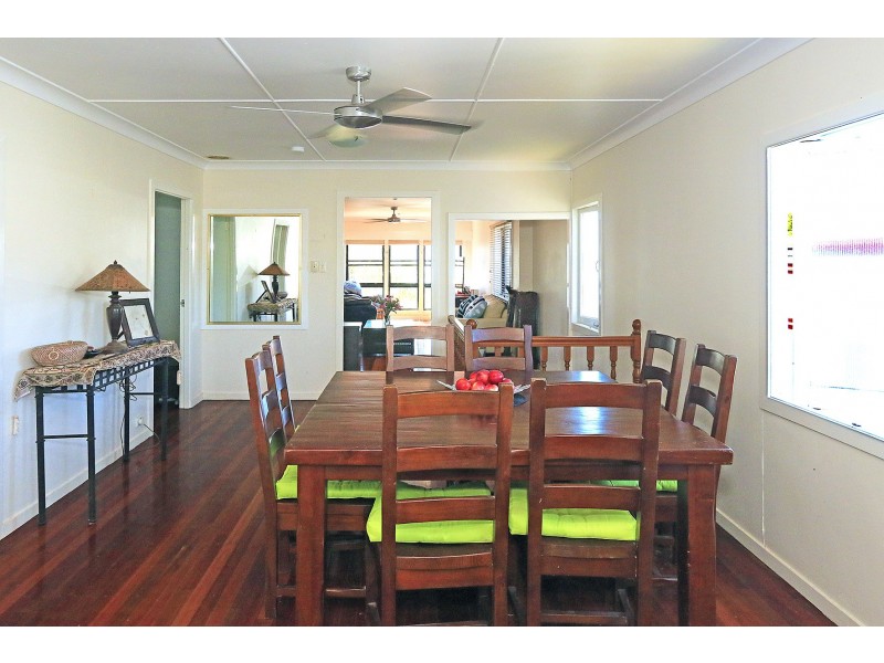 20 Ocean Parade, Cooee Bay QLD 4703