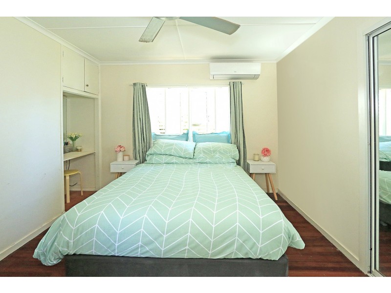 20 Ocean Parade, Cooee Bay QLD 4703