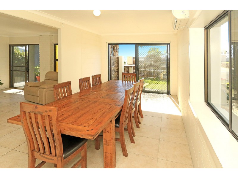 20 Ocean Parade, Cooee Bay QLD 4703