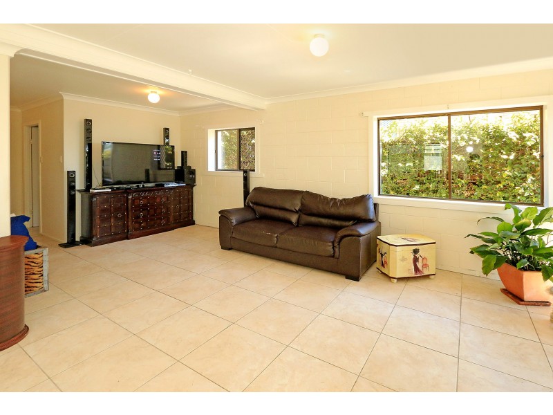 20 Ocean Parade, Cooee Bay QLD 4703