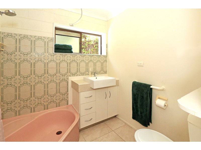 20 Ocean Parade, Cooee Bay QLD 4703