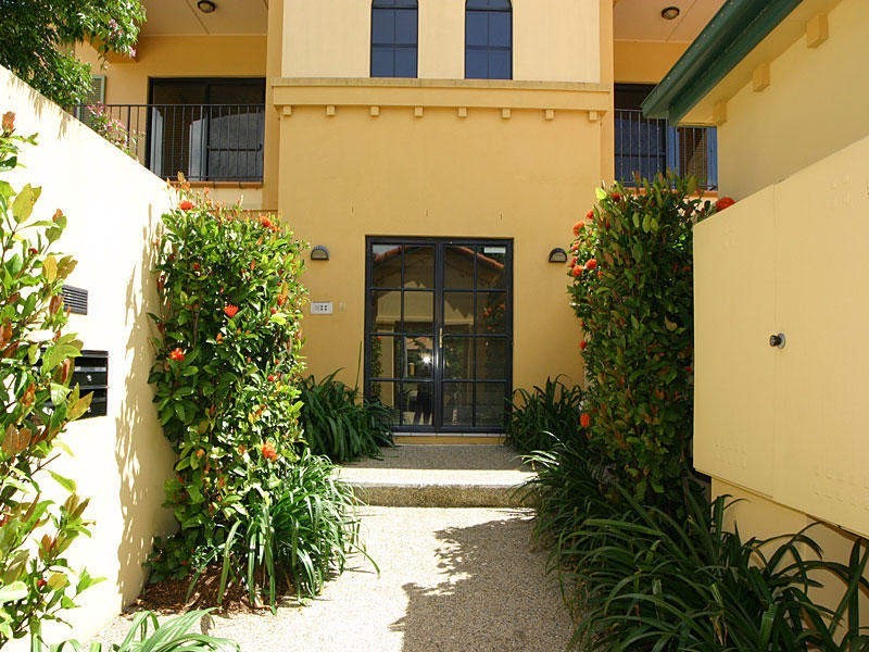 3277 The Palladian Drive, Hope Island QLD 4212