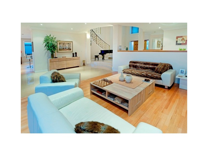 1657 Riverdale Drive, Hope Island QLD 4212