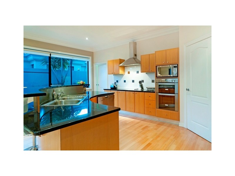 1657 Riverdale Drive, Hope Island QLD 4212