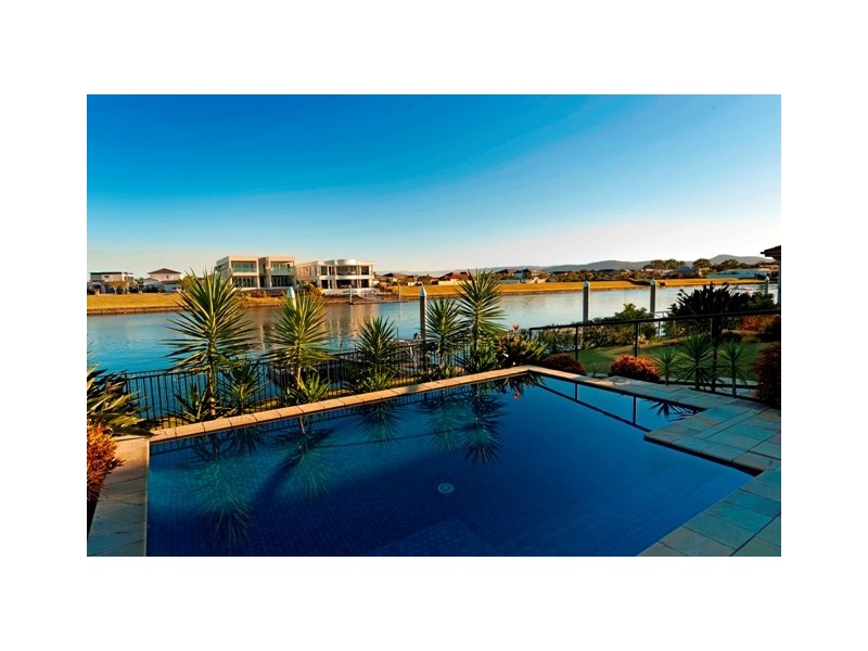1657 Riverdale Drive, Hope Island QLD 4212