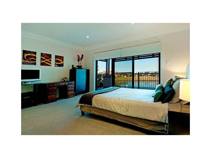 1657 Riverdale Drive, Hope Island QLD 4212