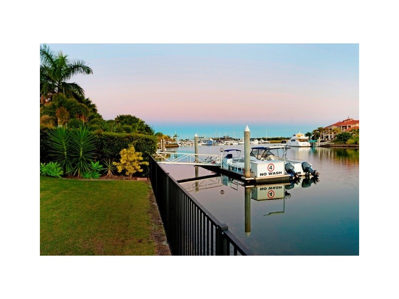1657 Riverdale Drive, Hope Island QLD 4212