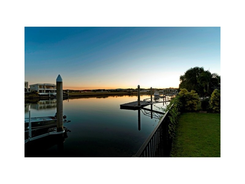 1657 Riverdale Drive, Hope Island QLD 4212