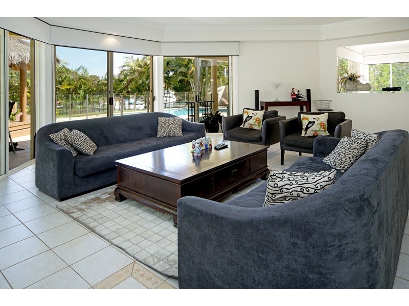 1097 Beechwood Drive, Hope Island QLD 4212