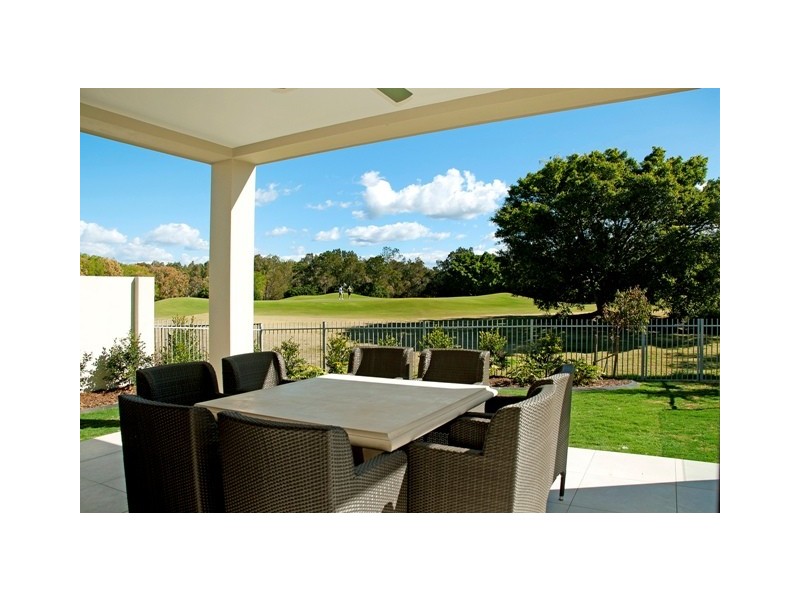 9102 Peter Senior Drive, Hope Island QLD 4212