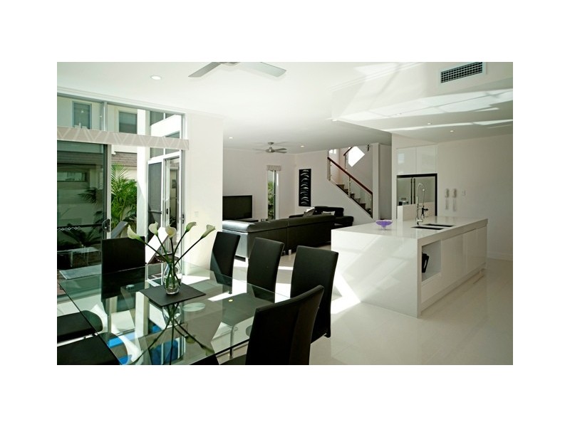 9102 Peter Senior Drive, Hope Island QLD 4212