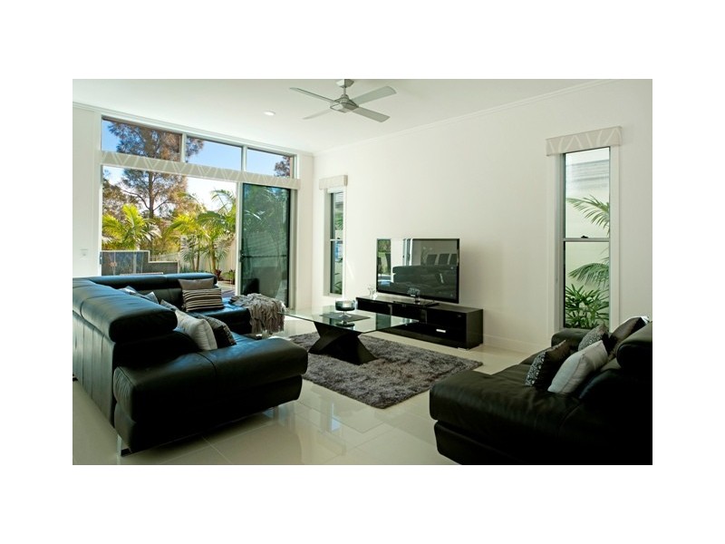 9102 Peter Senior Drive, Hope Island QLD 4212