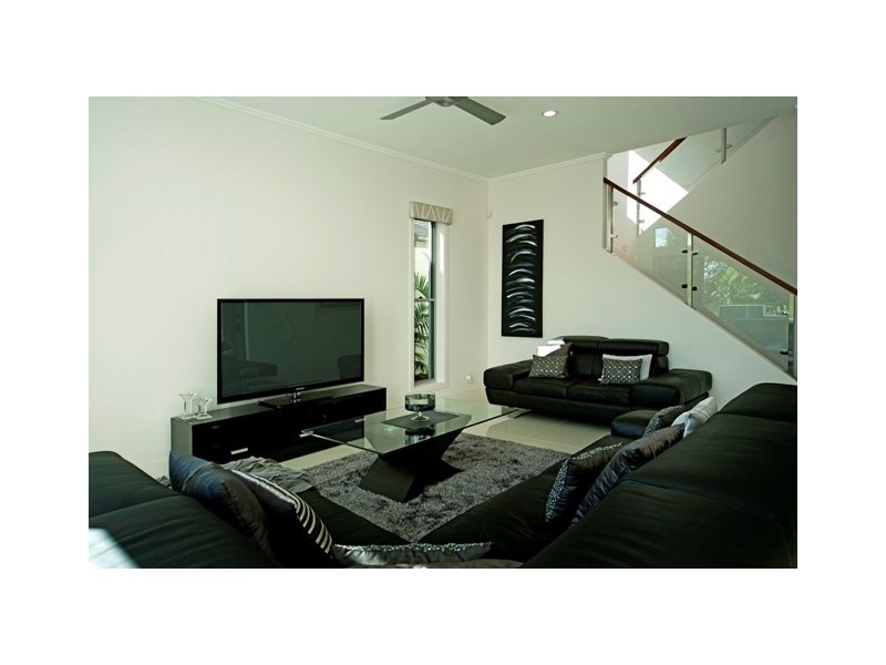 9102 Peter Senior Drive, Hope Island QLD 4212