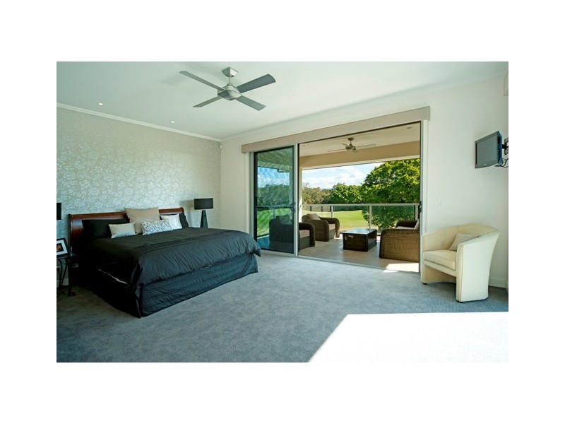 9102 Peter Senior Drive, Hope Island QLD 4212