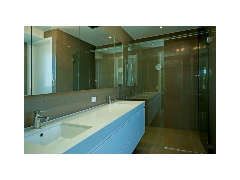 9102 Peter Senior Drive, Hope Island QLD 4212