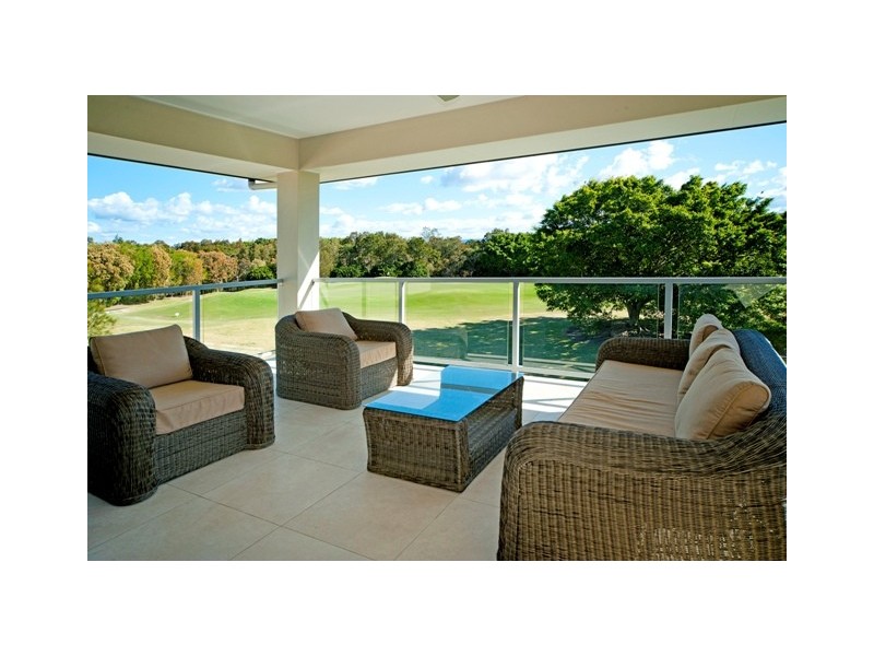 9102 Peter Senior Drive, Hope Island QLD 4212