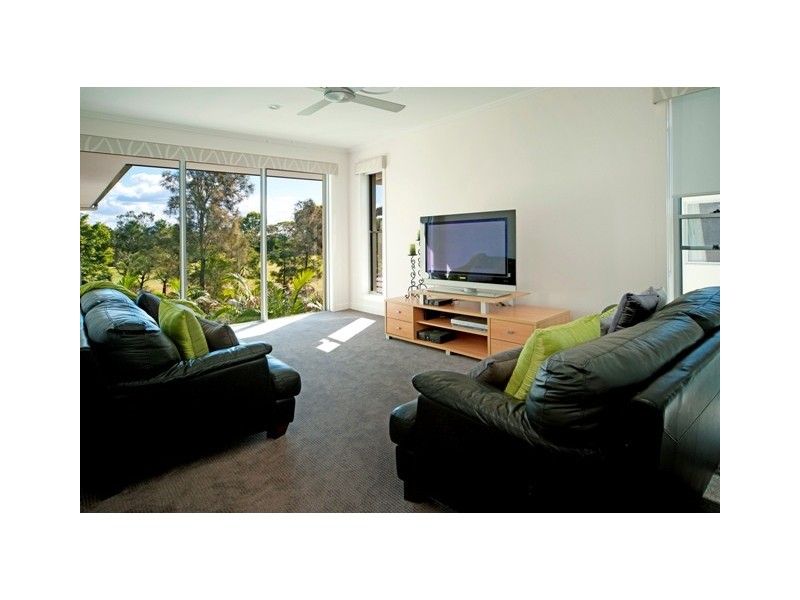 9102 Peter Senior Drive, Hope Island QLD 4212