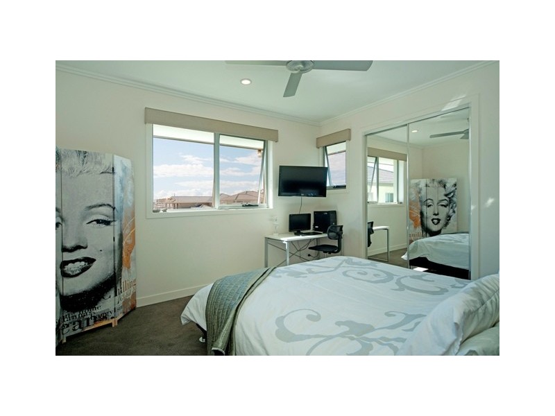 9102 Peter Senior Drive, Hope Island QLD 4212