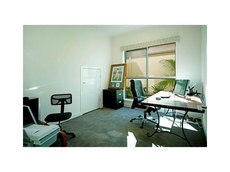 9102 Peter Senior Drive, Hope Island QLD 4212