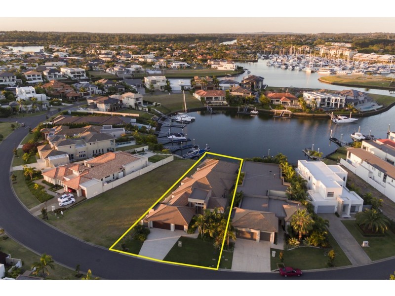 2230 Glengallon Way, Hope Island QLD 4212